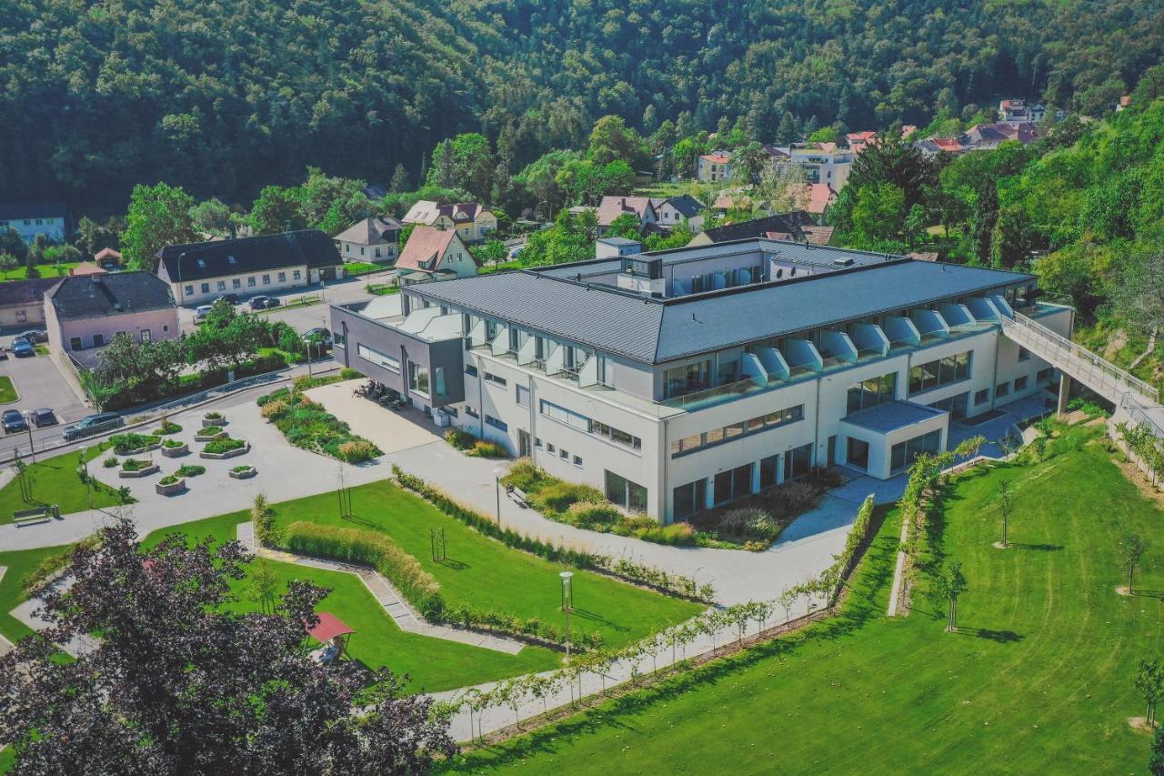 Nuhr Medical - Hotel & Restaurant Senftenberg Buitenkant foto