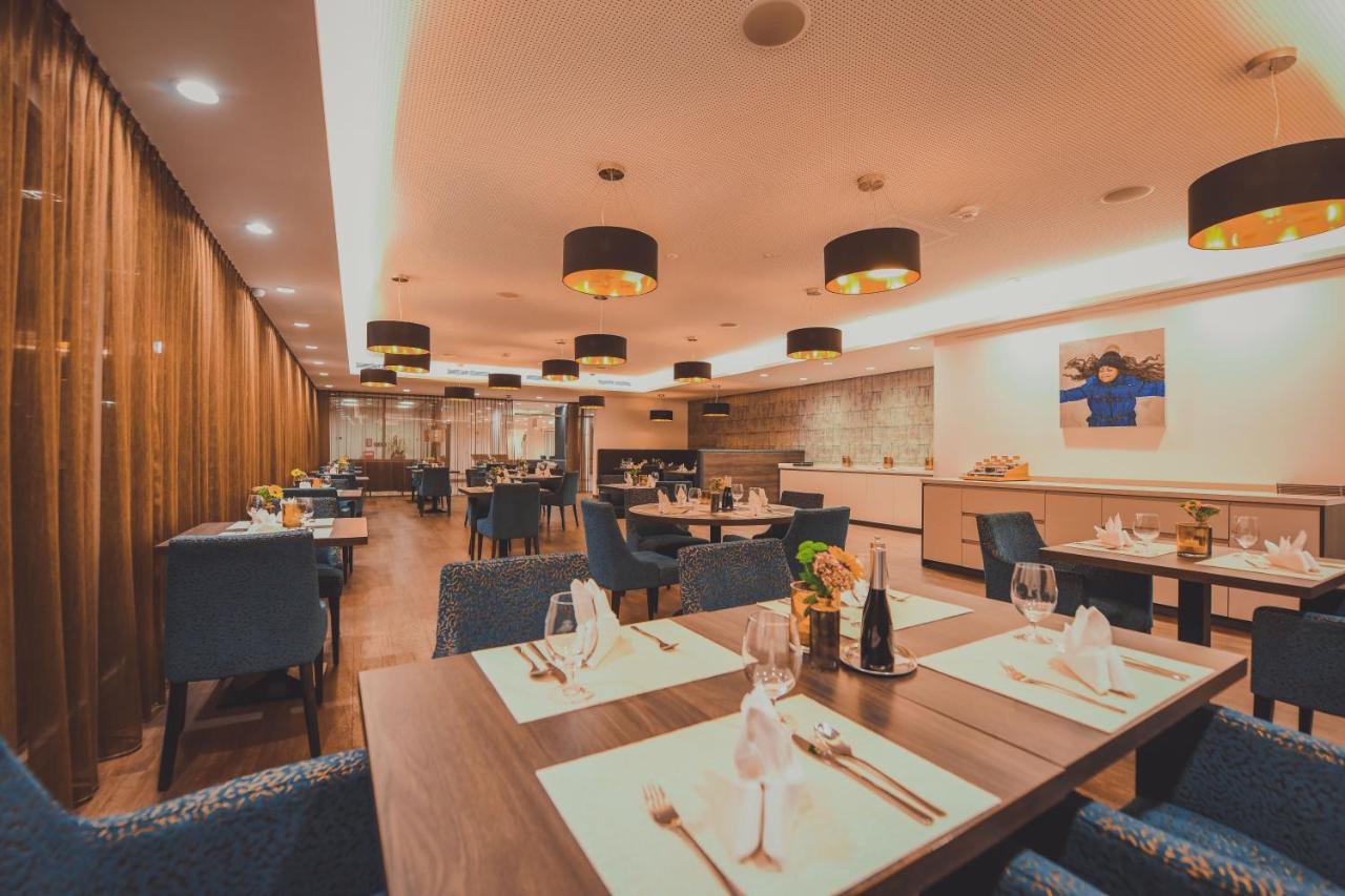 Nuhr Medical - Hotel & Restaurant Senftenberg Buitenkant foto