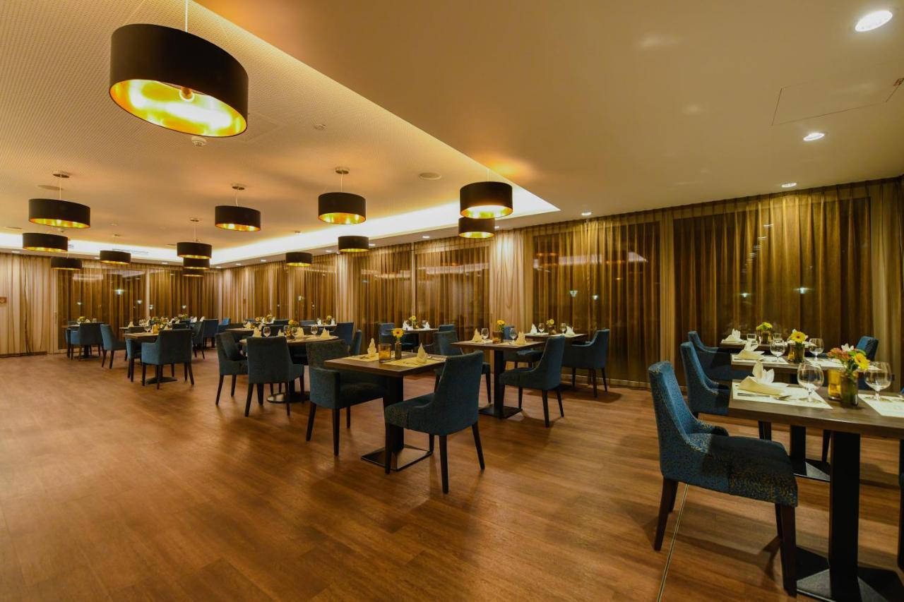 Nuhr Medical - Hotel & Restaurant Senftenberg Buitenkant foto